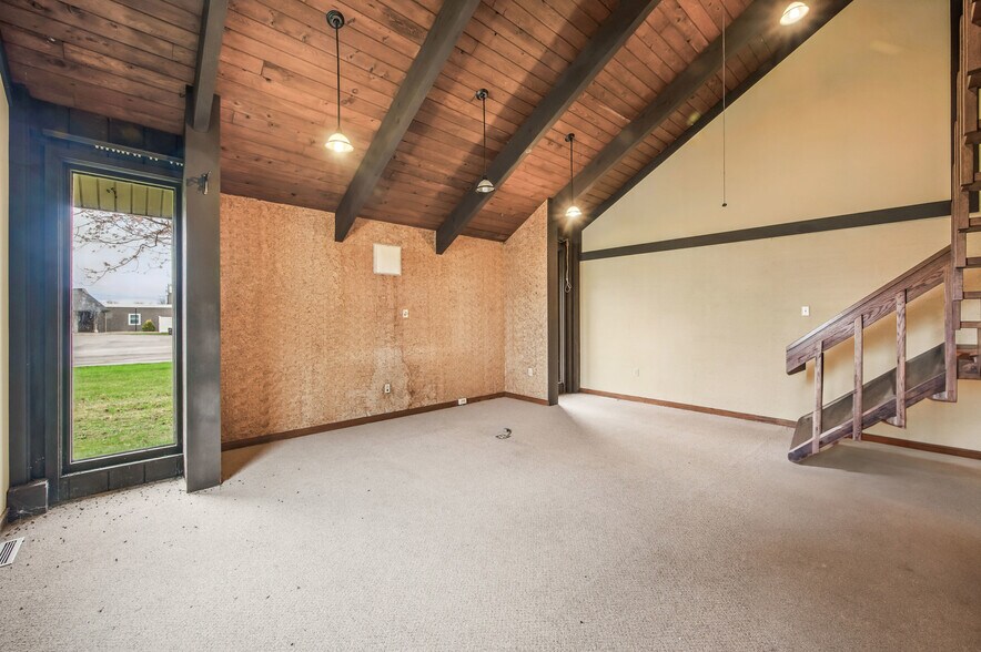 More Photos Of 2000 Green St, Farrell Medical For Sale