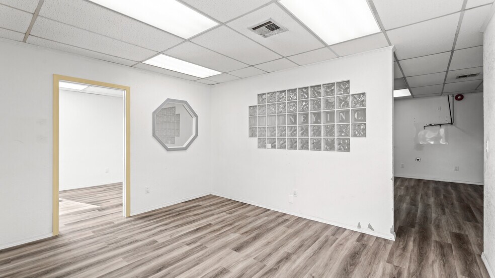 More Photos Of 8720 S Penn Ave, Oklahoma City Office For Sale