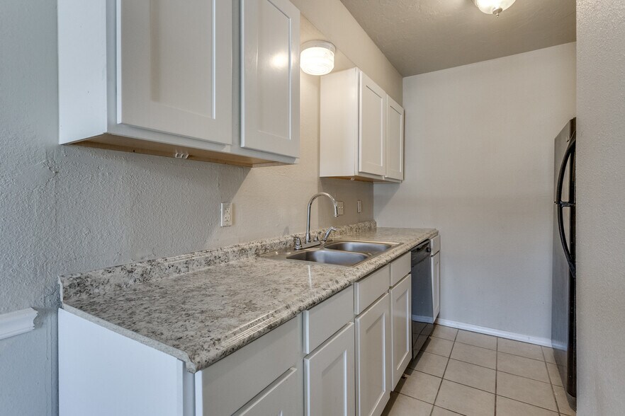 More Photos Of NW 10th St & N Classen Blvd, Oklahoma City Apartments For Sale