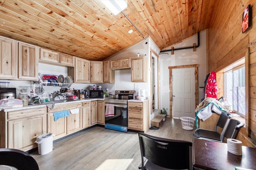 More Photos Of 3370 Highway 20, Island Park Service Station For Sale