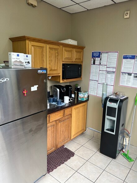 More Photos Of 1750 California Ave, Corona Unknown For Lease