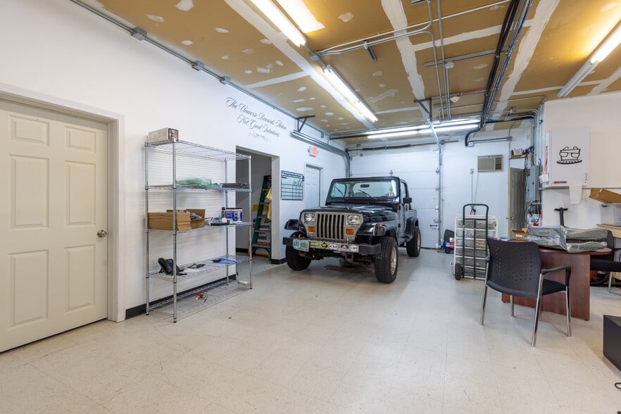 More Photos Of 11 Tracy Ln, Hudson Storefront For Sale