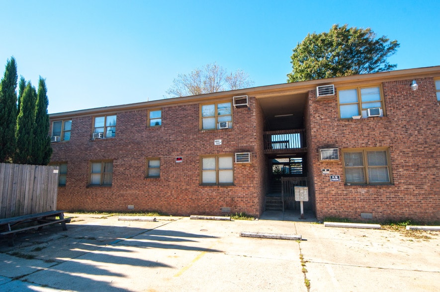 Primary Photo Of 171-179 W Balview Ave, Norfolk Apartments For Sale
