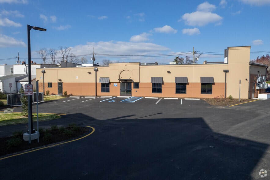 More Photos Of 218 W Broad St, Burlington Medical For Lease