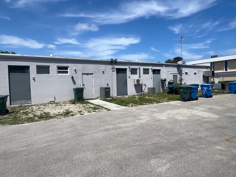 More Photos Of 88-96 NW 42nd St, Oakland Park General Retail For Lease