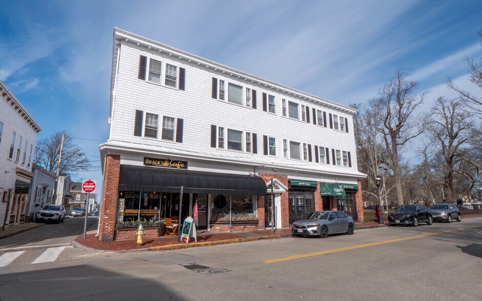 More Photos Of 103 Bellevue Ave, Newport Restaurant For Sale