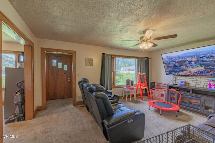 More Photos Of 100 Salvage Ln, Johnson City Apartments For Sale