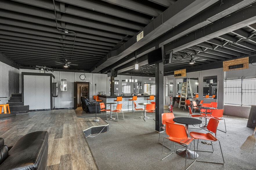 More Photos Of 2600 N Florissant Ave, Saint Louis Flex For Sale