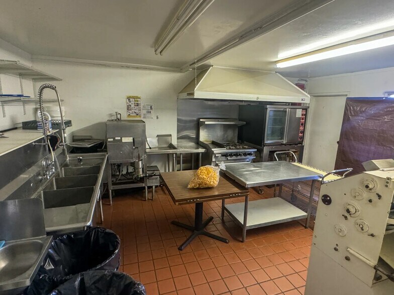 More Photos Of 1330 E SR 89A, Cottonwood Restaurant For Sale