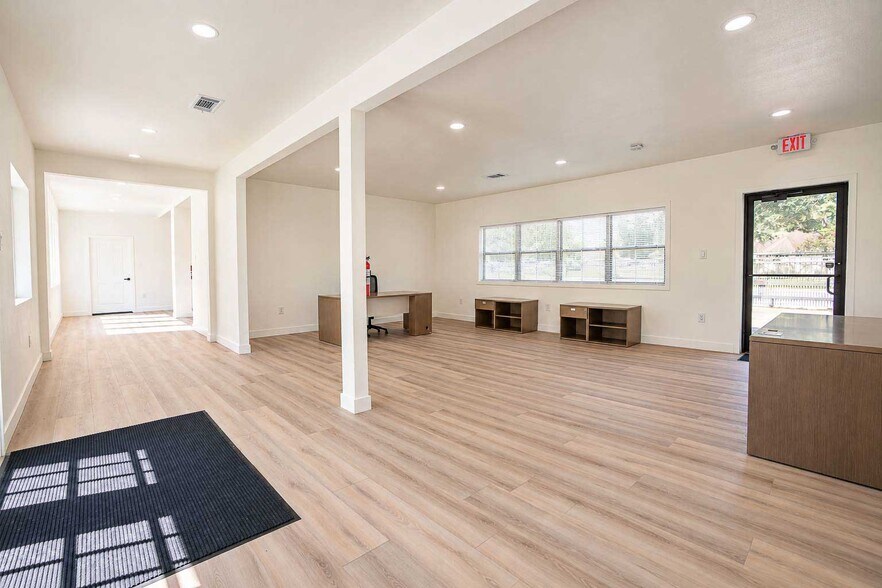 More Photos Of 17635 Kings Ct, Cypress Office Residential For Sale