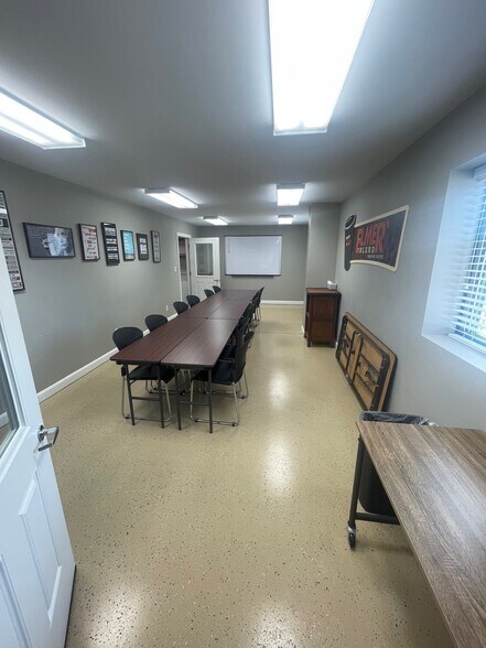 More Photos Of 10105 Hedden Rd, Evansville Warehouse For Sale