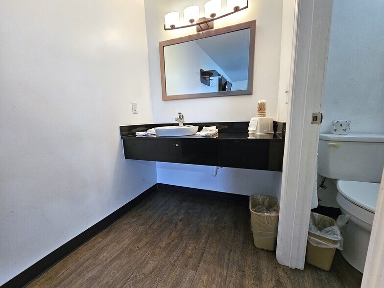 More Photos Of 1920 Bob Griffin Rd, Cameron Hotel For Sale