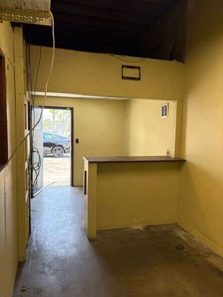 More Photos Of 10837 S Vermont Ave, Los Angeles Auto Repair For Lease