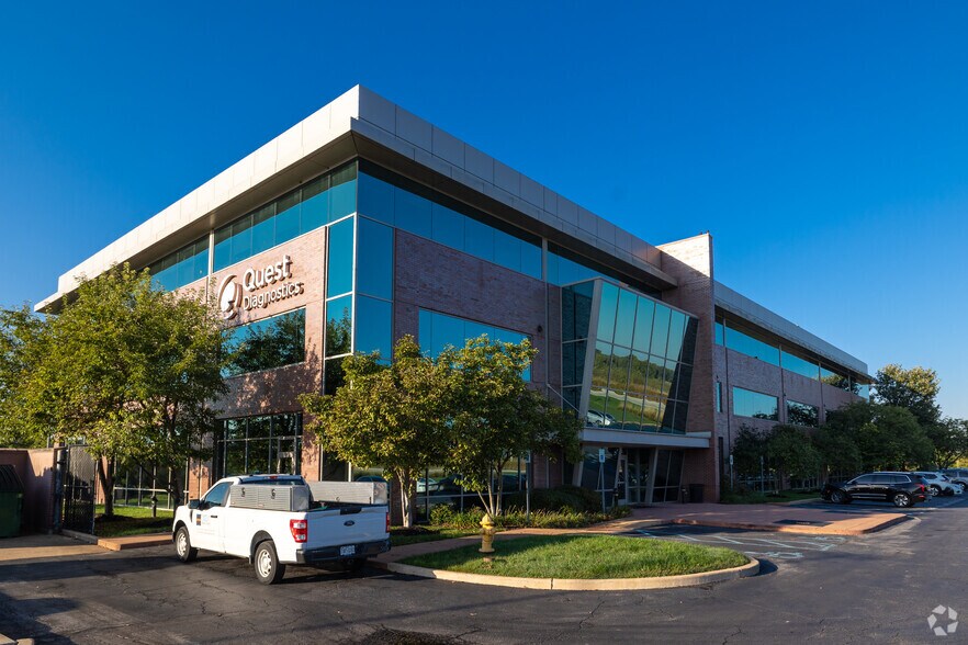 More Photos Of 17300 N Outer Forty, Chesterfield Medical For Lease