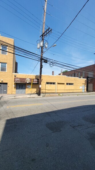 More Photos Of 141 Coit St, Irvington Showroom For Lease