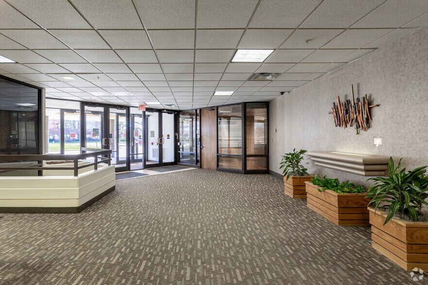More Photos Of 8500 W 110th St, Overland Park Office For Lease