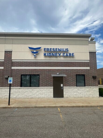 More Photos Of 37 S Pere Marquette Hwy, Ludington Healthcare For Lease
