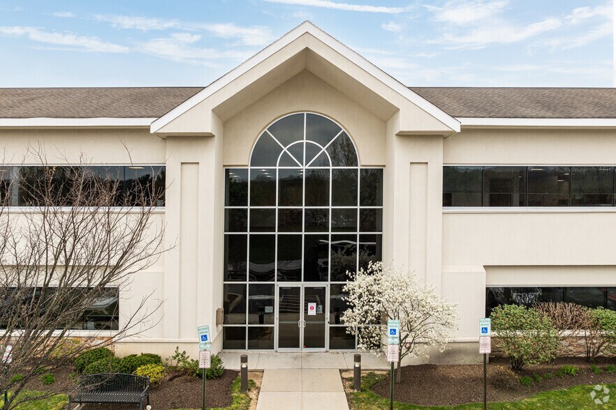 More Photos Of 390 Waterloo Blvd, Exton Medical For Lease