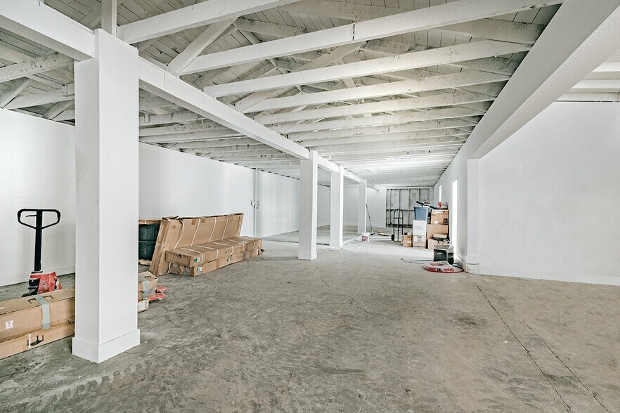 More Photos Of 910 Glendale Ave, Sparks Showroom For Sale