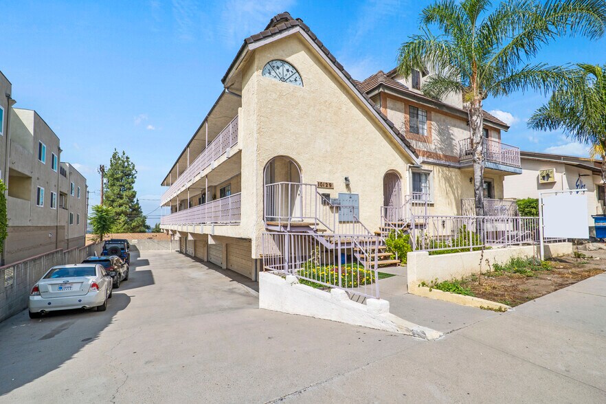 More Photos Of 10129 Commerce Ave, Tujunga Apartments For Sale