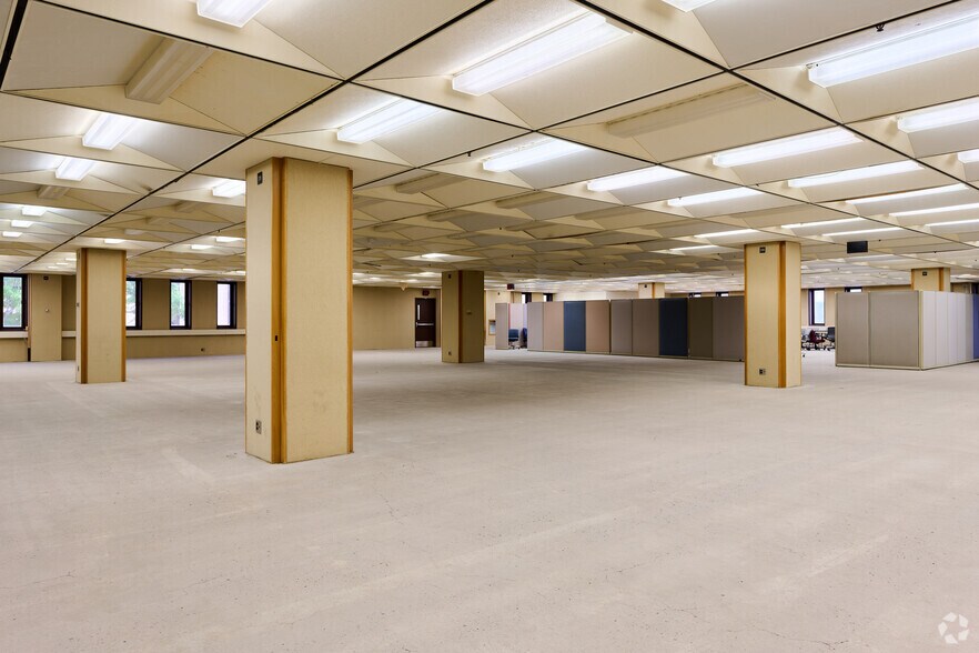 More Photos Of 150 Verona St, Rochester Office For Sale