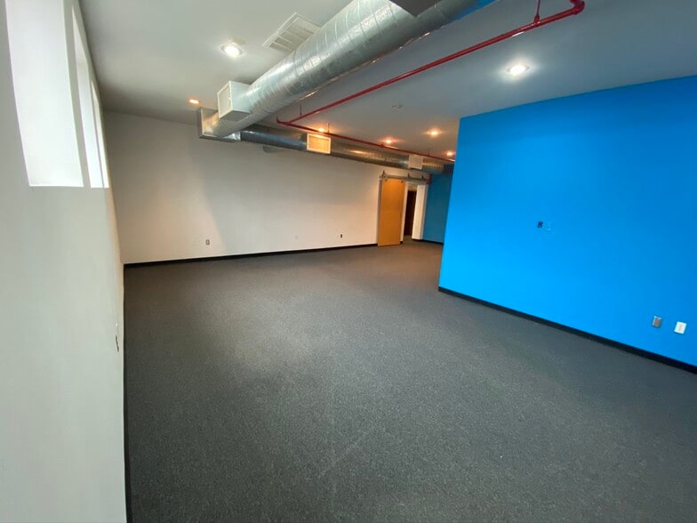 More Photos Of 1501 Iron St, North Kansas City Warehouse For Lease