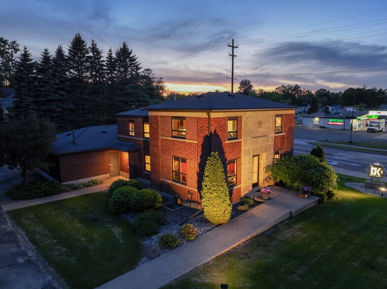 Primary Photo Of 1104 S Mitchell St, Cadillac Office For Sale
