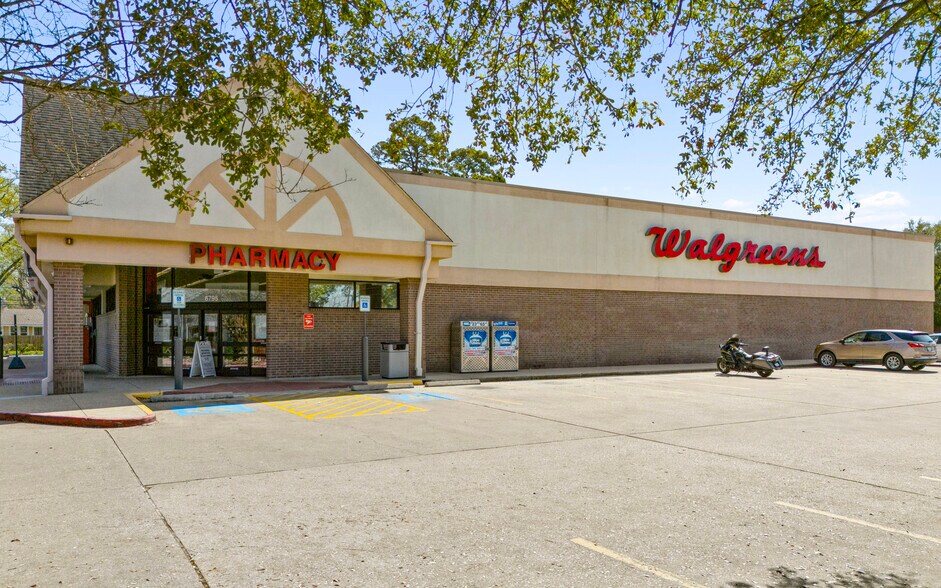 More Photos Of 6795 Calder Ave, Beaumont Drugstore For Sale