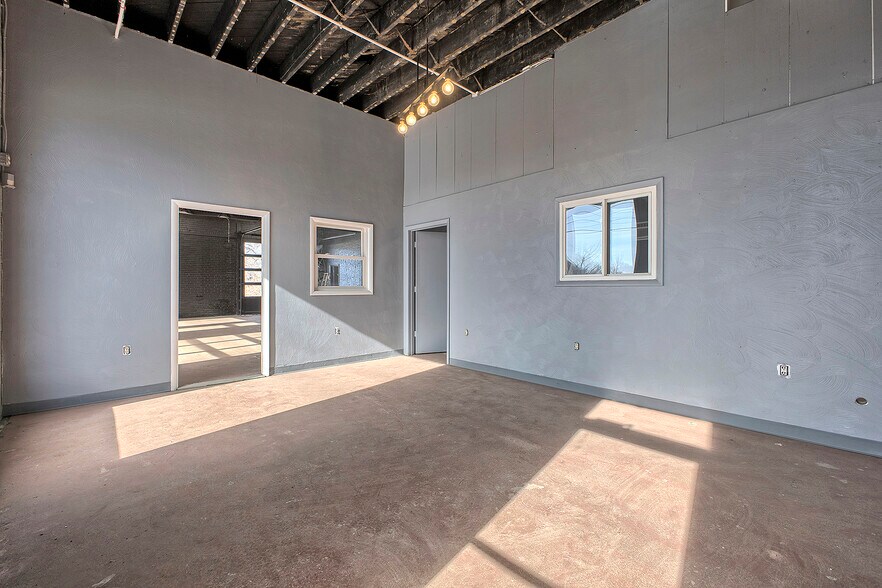 More Photos Of 6781 US-30, Jeannette Flex For Lease