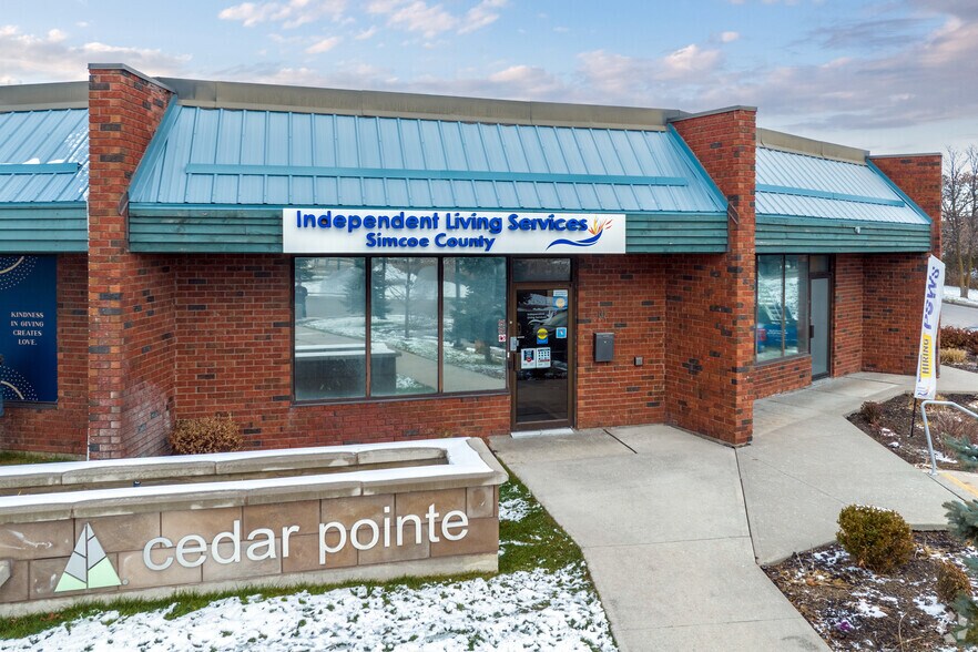 More Photos Of 29-35 Cedar Pointe Dr, Barrie Unknown For Lease
