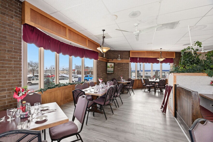 More Photos Of 24 S First St, Fulton Restaurant For Sale