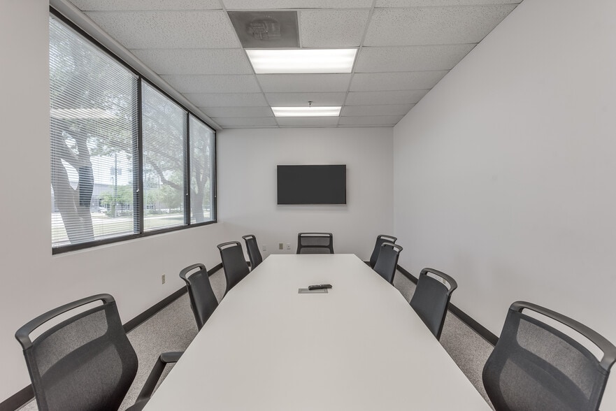 More Photos Of 7250 W 43rd St, Houston Warehouse For Lease