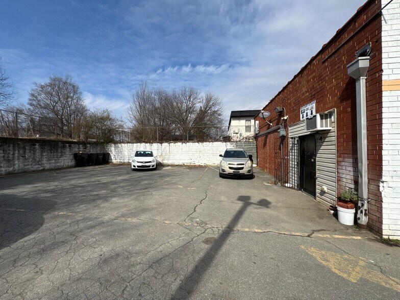 More Photos Of 945 E Webb Ave, Burlington Freestanding For Sale