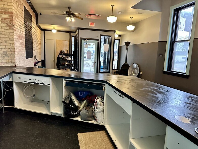 More Photos Of 301 S Washington Sq, Lansing Storefront For Lease