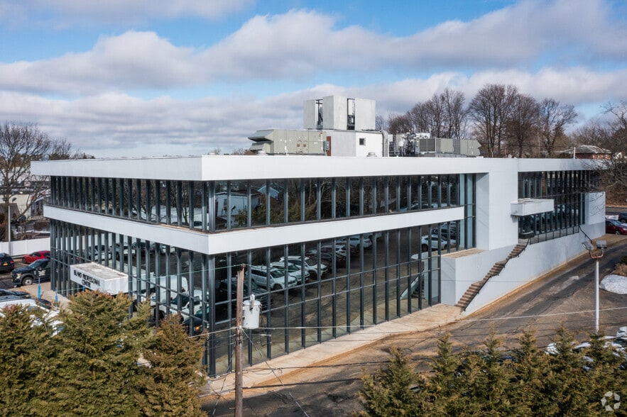 Primary Photo Of 100 Manetto Hill Rd, Plainview Medical For Lease