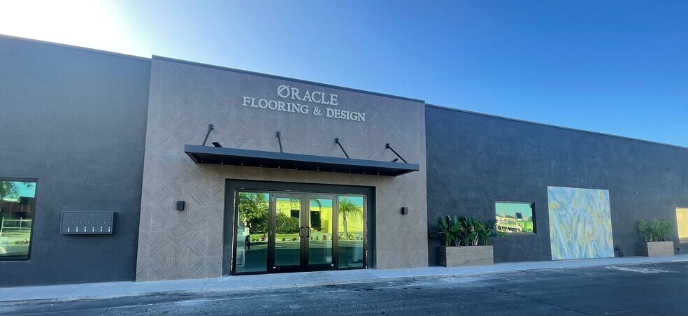 More Photos Of 2030-2046 Harvard St, Sarasota Showroom For Lease