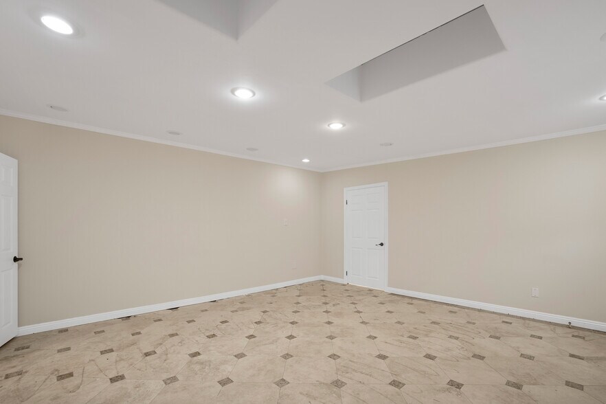More Photos Of 801 W Whittier Blvd, La Habra Storefront Retail Residential For Sale
