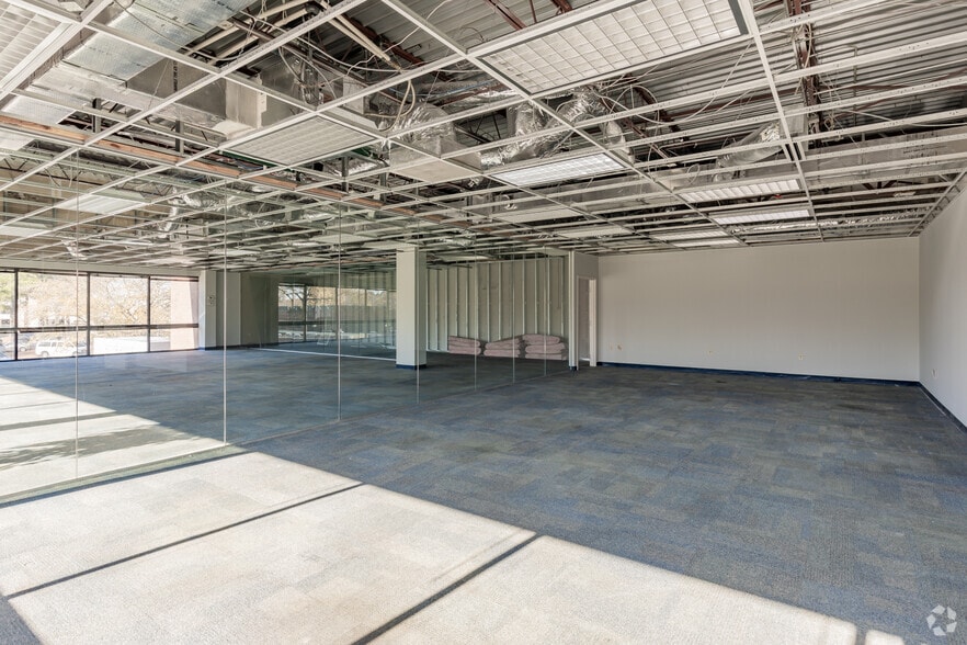 More Photos Of 840 Greenbrier Cir, Chesapeake Office For Lease