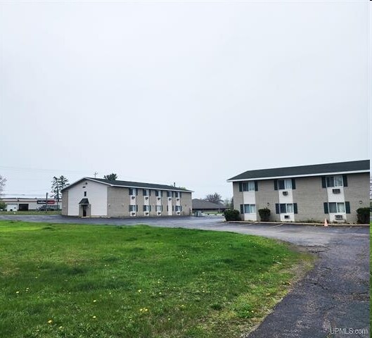 More Photos Of 2702 N Stephenson Ave, Iron Mountain Hotel For Sale