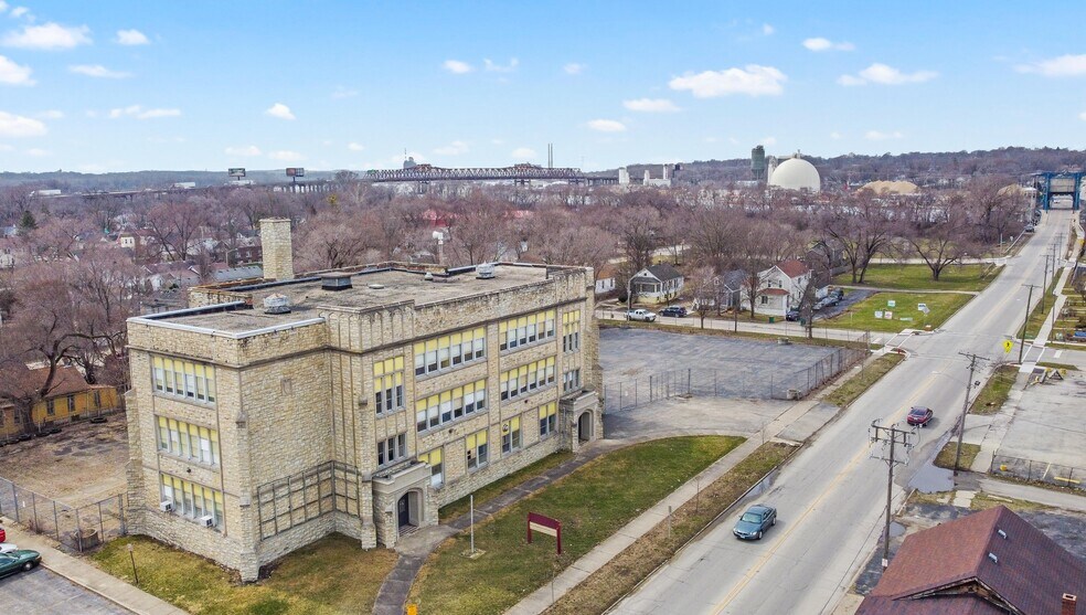 More Photos Of 100 McDonough St, Joliet Schools For Sale