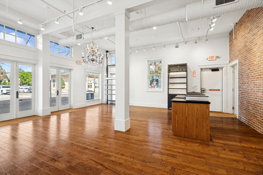 More Photos Of 4000 Magazine St, New Orleans General Retail For Lease
