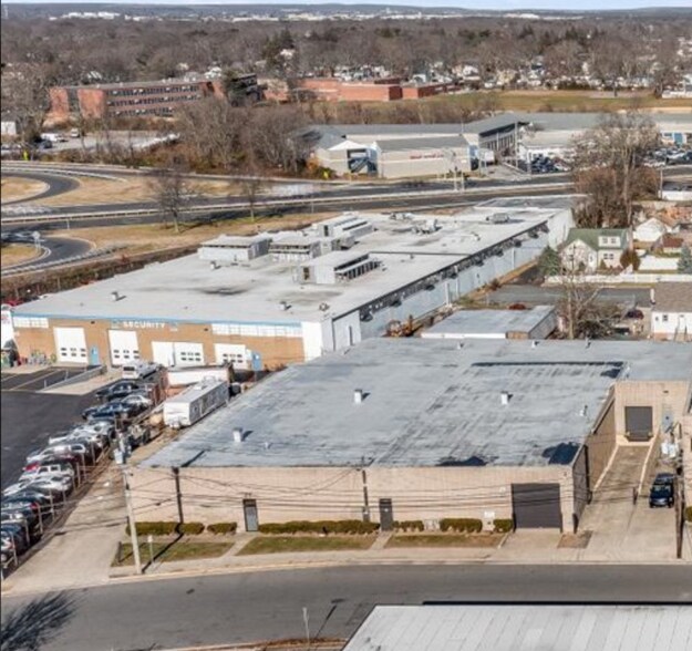 More Photos Of 22 Sprague Ave, Amityville Warehouse For Lease