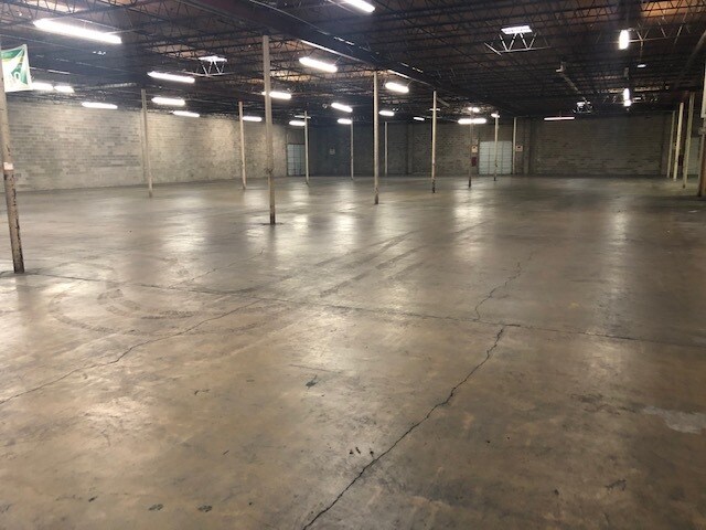 More Photos Of 2727 W 11th St, Houston Distribution For Sale