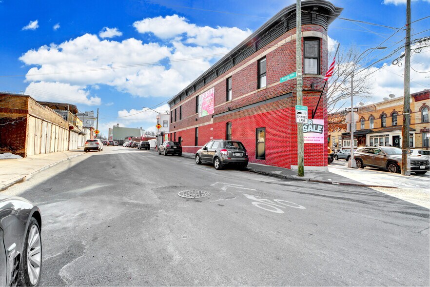 Primary Photo Of 7416 Cypress Hills St, Glendale Manufacturing For Sale