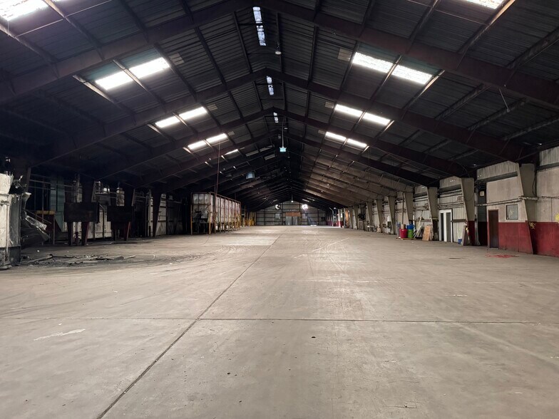 More Photos Of 405 Mayfield Rd, Warrenton Warehouse For Lease