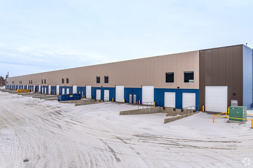 More Photos Of 14159 156 St NW, Edmonton Showroom For Lease