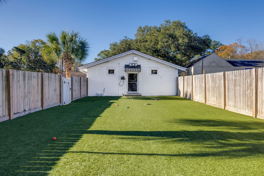 More Photos Of 5617 Dorchester Rd, North Charleston Veterinarian Kennel For Lease