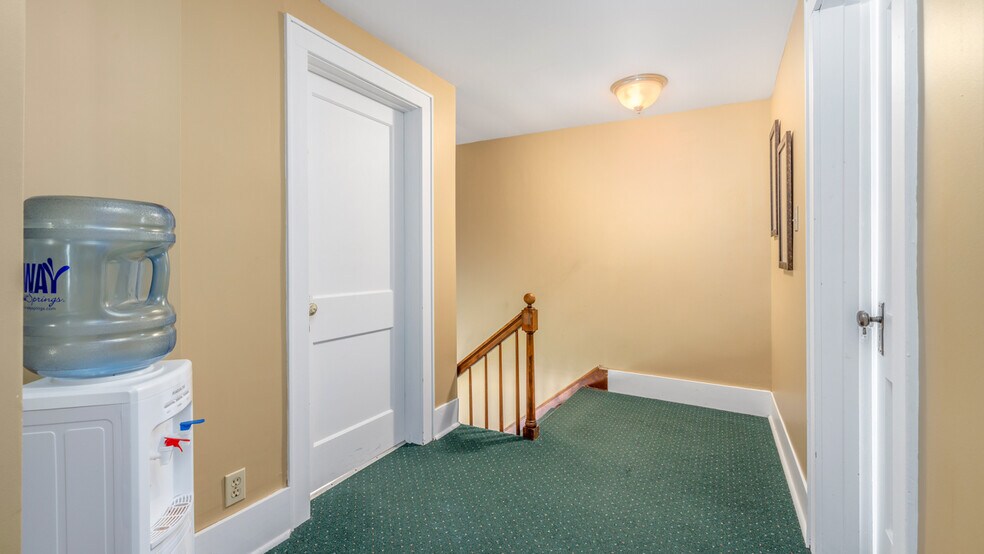 More Photos Of 212 E Margaret St, Iron Mountain Office For Sale