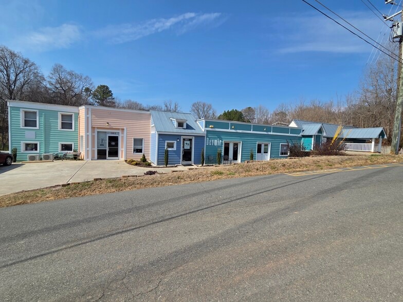 More Photos Of 136 Fayetteville St, Pittsboro General Retail For Lease