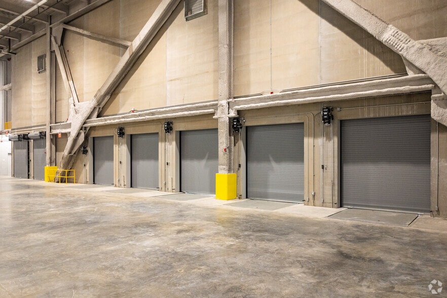 More Photos Of 28-10 Whitestone Expy, Queens Warehouse For Lease